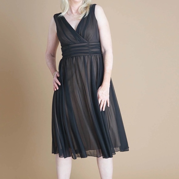 Women’s size 12 v-neck  A-Line midi black dress. From Connected Apparel. - Picture 1 of 8